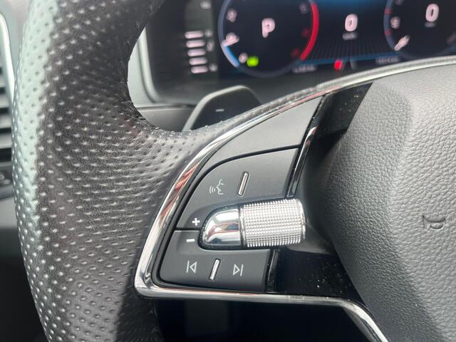 Skoda Karoq 1.5 TSI ACT Business Edition / 18'' LMV / ELEK. KLEP / PAN-SCHUIF DAK /