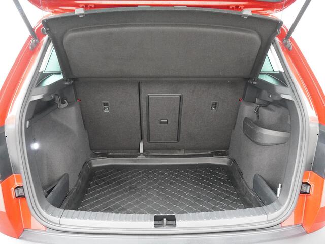 Skoda Karoq 1.5 TSI ACT Style Business - Navigatie - Stoelverwarming - Trekhaak - LED koplampen