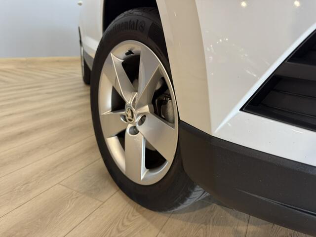 Skoda Karoq 1.0 TSI Ambition Business Airco ECC | Virtual | Panorama | Trekhaak | Stoelverwarming | NAP | Apple Carplay Android Auto | DAB | Isofix