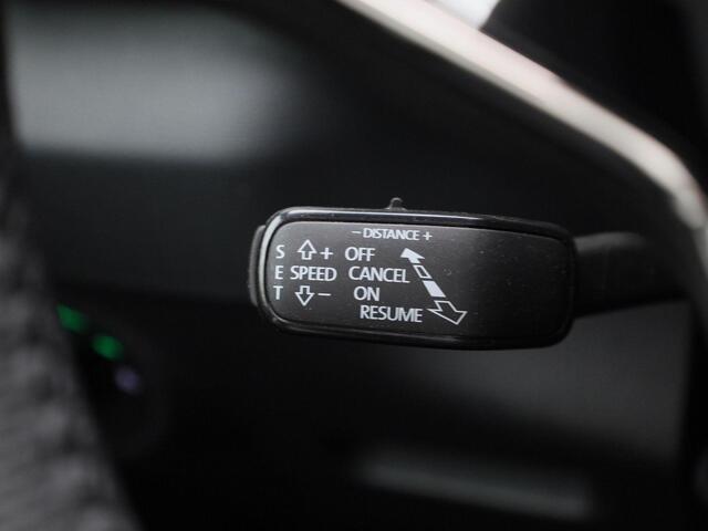 Skoda Karoq 1.5TSI/150PK Design DSG · Panoramadak · App connect · Camera + Parkeersensoren Garantie tot maart 2028 of 60000km.