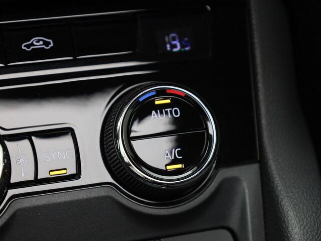 Skoda Karoq 1.5TSI/150PK Design DSG · Panoramadak · App connect · Camera + Parkeersensoren Garantie tot maart 2028 of 60000km.