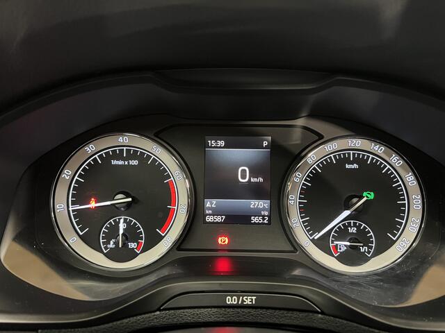 Skoda Karoq 1.5 TSI ACT Style Business | PANORAMADAK | TREKHAAK | KEYLESS | NAVIGATIE | STOEL-/STUURVERWARMING |