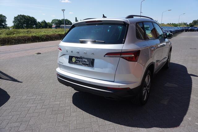 Skoda Karoq 1.5 TSI ACT 150PK DSG7 BUSINESS EDITION LUXE NIEUW MODEL! KEURIGE NETTE STAAT DIGITALE COCKPIT CAMERA FULL LED KEYLESS NAVI ANDROID-APPLECARPLAY ADAPTIEVE CRUISE 4X PERF BANDEN ECC AIRCO BLUETOOTH PDC ENZ...