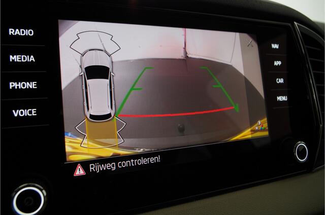 Skoda Karoq 1.5 TSI ACT Business Edition Plus 150pk > Trekhaak/Camera/Adaptive cruise control