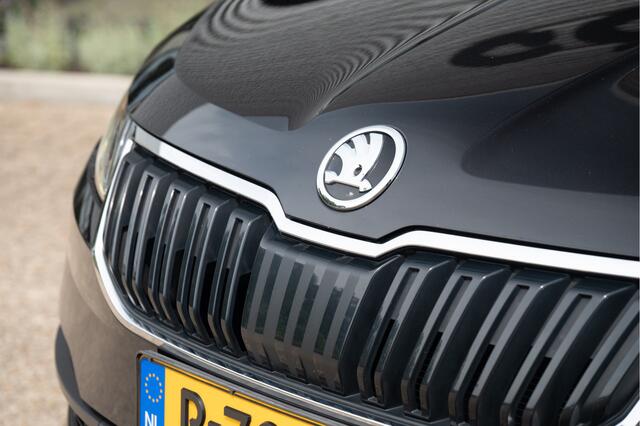 Skoda Karoq 1.5 TSI Style DSG | Pano | Standkachel | El. Trekhaak | ACC | Dodehoekdet. | 18"