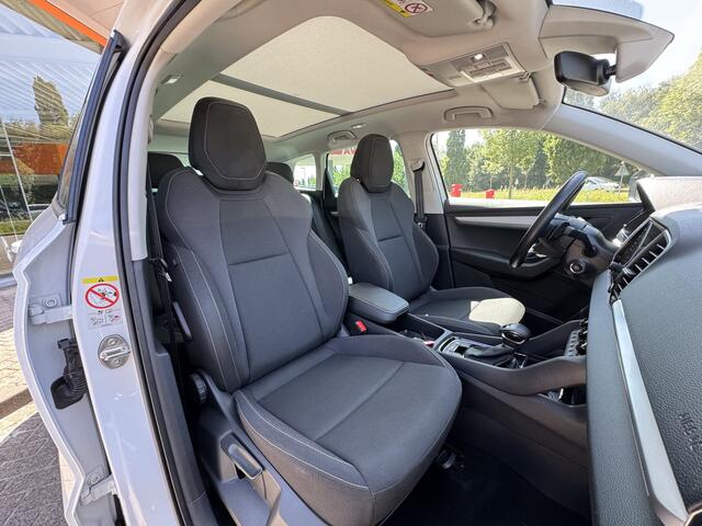 Skoda Karoq 1.5 TSI ACT Business Edition DSG 150 pK | PANORAMADAK | CARPLAY | 18" L.M. | Elektrische achterklep | Adaptive Cruise Control |