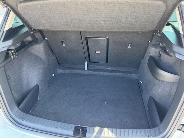 Skoda Karoq 1.5 TSI ACT Business Edition DSG 150 pK | PANORAMADAK | CARPLAY | 18" L.M. | Elektrische achterklep | Adaptive Cruise Control |