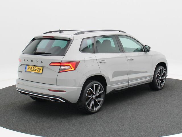 Skoda Karoq 1.5 TSi 150 Pk Sportline Business | LED | Camera | Canton Audio | Adaptive Cruise | Navigatiesysteem | Carplay | Keyless | 19 Inch