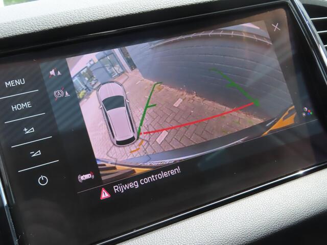 Skoda Karoq 1.5 TSI ACT Style DSG | Leder | trekhaak | camera | Pano dak | stoel + stuurwielverwarming | elektrisch verstelbare stoel met geheugen