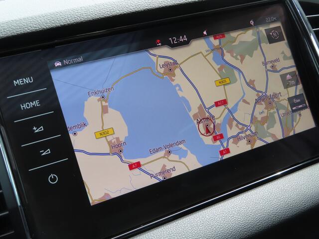 Skoda Karoq 1.5 TSI ACT Style DSG | Leder | trekhaak | camera | Pano dak | stoel + stuurwielverwarming | elektrisch verstelbare stoel met geheugen