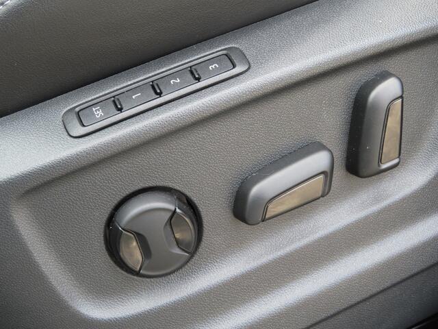 Skoda Karoq 1.5 TSI ACT Style DSG | Leder | trekhaak | camera | Pano dak | stoel + stuurwielverwarming | elektrisch verstelbare stoel met geheugen