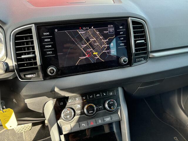 Skoda Karoq 1.0 TSI Ambition Business AUTOMAAT / TREKHAAK / STOELVERW / NAVI / CARPLAY / CLIMA / PDC / BLUETOOTH / CRUISE / NL-AUTO