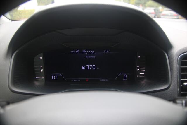 Skoda Karoq 1.5 TSI ACT Business Edition | Virtual Cockpit | Trekhaak | Achteruitrijcamera |