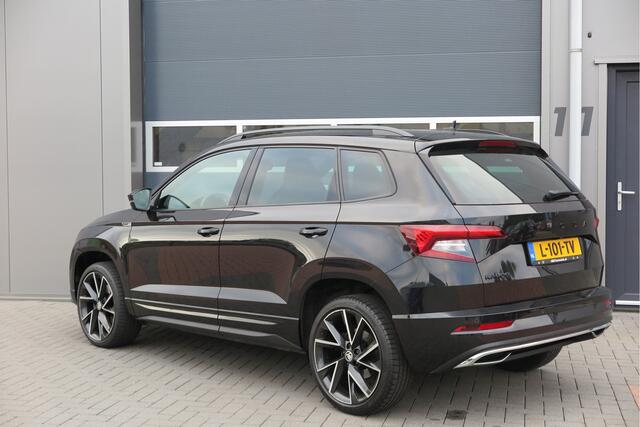 Skoda Karoq 1.5 TSI ACT 150pk Sportline Business Stoelverwarming , Led verlichting , DAB+ radio , Carplay ,Canton sound systeem, Achteruitrijcamera , Parkeersensoren ,Electr. achterklep ,etc.