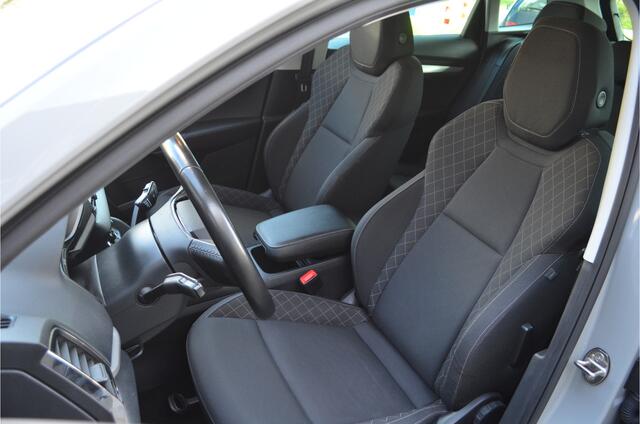 Skoda Karoq 1.5 TSI ACT Business Edition Carplay | Stoelverwarming | Trekhaak elektr | Automaat | Getint glas | Navi | Cruise | Climate | LMV