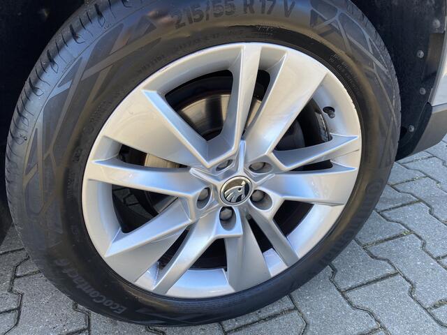 Skoda Karoq 1.0 TSI Business Edition Wegklapbare Trekhaak, App Connect & Cruise Control