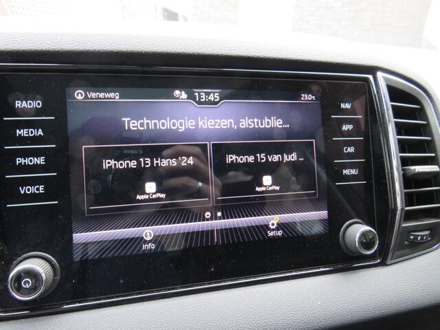 Skoda Karoq 1.0 TSI 110Pk Business Edition * Rijklaarprijs incl. garantie * Trekhaak * Panoramadak * Navigatie * PDC V+A