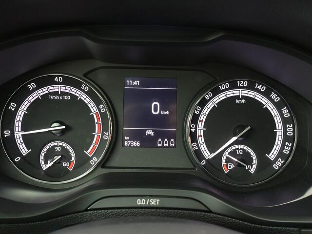 Skoda Karoq 1.0 TSI Ambition | Trekhaak wegklapbaar | Achteruitrijcamera | PDC achter | Cruise controle |