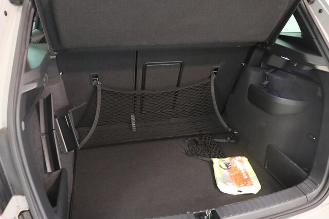 Skoda Karoq 1.5 TSI ACT Sportline Business | Adaptieve cruisecontrol | Camera | Panoramadak | Trekhaak | CANTON audio | Elektr achterklep | Stuur en stoel verwarming |