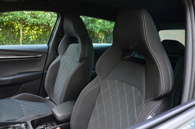 Skoda Karoq 1.5 TSI ACT Sportline Business Automaat/Led/Pdc/Ecc/Navi/Virtual Cockpit/Cruise control adaptief/Privacy-Glass/Achteruitrijcamera/Stoelverwarming/19-Inch Lmv