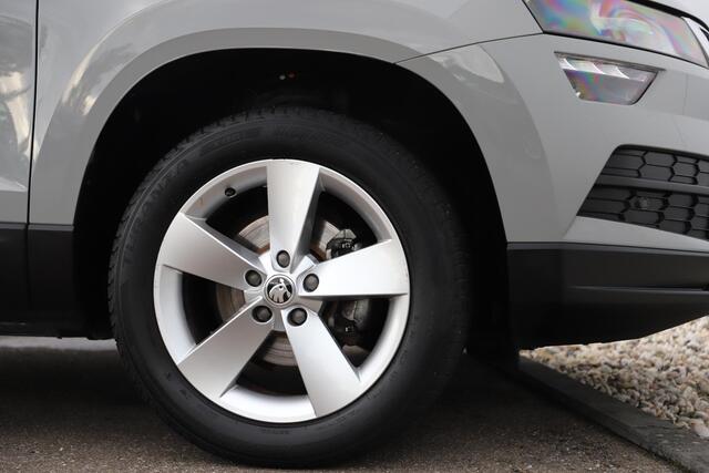 Skoda Karoq 1.0 TSI Ambition Business Navigatie Carplay Android Climate Cruise Control 17 inch LMV Steel Grey!
