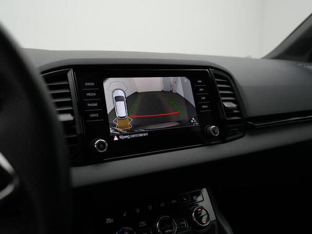 Skoda Karoq 1.5 TSI ACT 150 pk DSG Sportline Business | Panoramadak | Matrix LED | Stuur-/stoelverwarming | Achteruitrijcamera