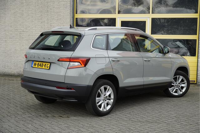 Skoda Karoq 1.0 TSI Business Edition Plus BJ2021 Lmv 17" | Led | Pdc | Navi | Keyless entry | Achteruitrijcamera | App-Connect | Climate control | Cruise control | Sportstoelen | Getint glas
