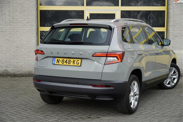 Skoda Karoq 1.0 TSI Business Edition Plus BJ2021 Lmv 17" | Led | Pdc | Navi | Keyless entry | Achteruitrijcamera | App-Connect | Climate control | Cruise control | Sportstoelen | Getint glas