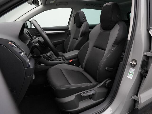 Skoda Karoq 1.5 TSI ACT 150 pk DSG Business Edition | Panoramadak | Trekhaak | Stuur-/achterbankverwarming | Achteruitrijcamera | Navigatie | Adaptive Cruise