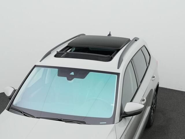 Skoda Karoq 1.5 TSI ACT 150 pk DSG Business Edition | Panoramadak | Trekhaak | Stuur-/achterbankverwarming | Achteruitrijcamera | Navigatie | Adaptive Cruise