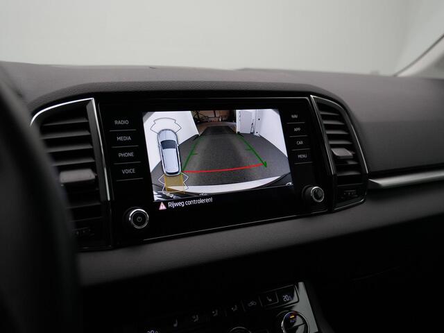 Skoda Karoq 1.5 TSI ACT 150 pk DSG Business Edition | Panoramadak | Trekhaak | Stuur-/achterbankverwarming | Achteruitrijcamera | Navigatie | Adaptive Cruise
