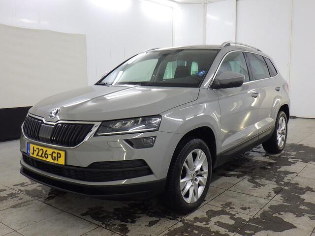 Skoda Karoq 1.0 TSI Business Edition Wegklapbare trekhaak - Stoelverwarming - Achteruitrijcamera - Canton audio - Getinte ruiten - NL auto