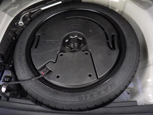 Skoda Karoq 1.0 TSI Business Edition Wegklapbare trekhaak - Stoelverwarming - Achteruitrijcamera - Canton audio - Getinte ruiten - NL auto