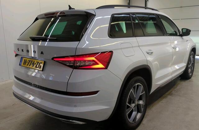 Skoda Kodiaq 1.5 TSI Sportline Business Navigatie 19 Inch Velgen Canton Audio DAB ACC Elek Stoel + Verwarming Camera Keyless Getint Glas Metallic BTW NL Auto