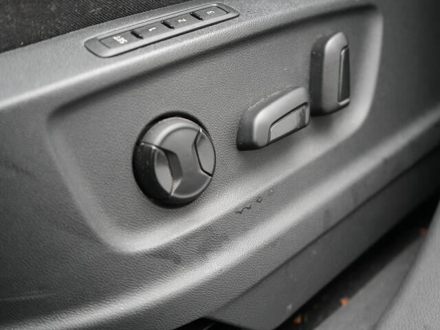 Skoda Kodiaq TSI ACT Style 7persoons Automaat 150pk Dealer O.H Adaptive Cruise | Sportstoelen Memory & Verwarmd | Navigatie | Apple Carplay | DAB | Front Assist | Draadloos Laden |