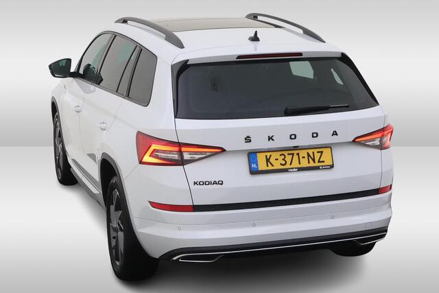 Skoda Kodiaq 1.5 TSI Sportline Business 7p. DSG Automaat Panoramadak / Camera / El. verstelbare stoel / Trekhaak wegklapbaar / LED / Navigatie
