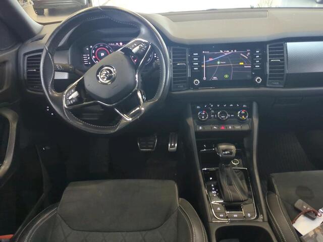 Skoda Kodiaq 1.5 TSI Sportline Business 7p. / AUTOMAAT/ PANO/ ELEK. TREKHAAK/ CAMERA/ PARK. SENSOREN/ MEMORY SEATS/ LED/ VIRTUAL COCKPIT/ STOELVERWARM./ SMARTLINK/ NAVI/ CLIMA/ 19" LMV
