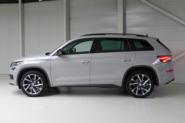 Skoda Kodiaq 1.5 TSI Sportline Business Leder | Panoramadak | Trekhaak | Camera | 20" Vega Velgen