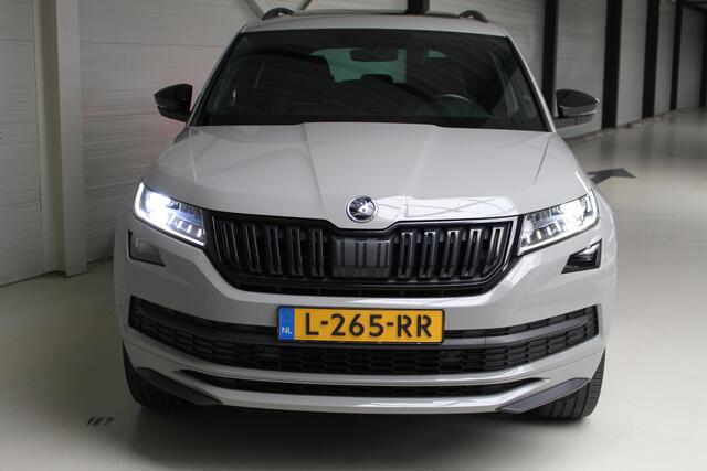 Skoda Kodiaq 1.5 TSI Sportline Business Leder | Panoramadak | Trekhaak | Camera | 20" Vega Velgen