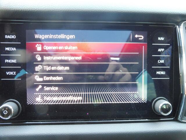 Skoda Kodiaq 1.5 TSI Business Edition Trekhaak | Camera | Panodak | Stof/leer | 1e eig | Géén afleverkosten.