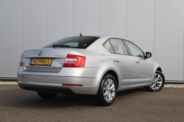 Skoda OCTAVIA 1.0 TSI Greentech Ambition Business Navigatie Clima Cruise PDC LMV Bluetooth LED Carplay Android Auto