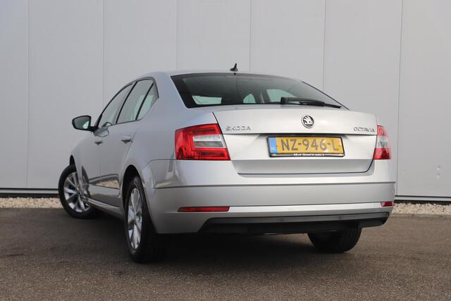 Skoda OCTAVIA 1.0 TSI Greentech Ambition Business Navigatie Clima Cruise PDC LMV Bluetooth LED Carplay Android Auto