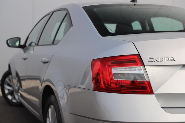 Skoda OCTAVIA 1.0 TSI Greentech Ambition Business Navigatie Clima Cruise PDC LMV Bluetooth LED Carplay Android Auto