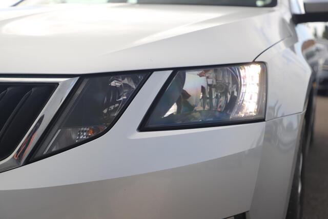 Skoda OCTAVIA 1.0 TSI Greentech Ambition Business Navigatie Clima Cruise PDC LMV Bluetooth LED Carplay Android Auto