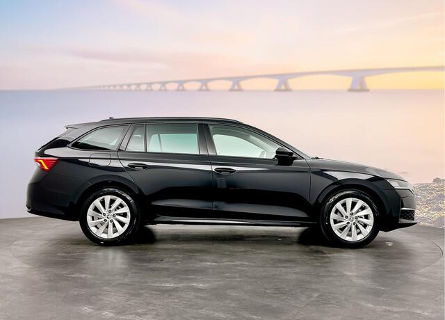 Skoda OCTAVIA Combi 1.5 TSI DSG MHEV First Edition DSG7