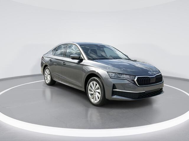 Skoda OCTAVIA First Edition 1.5 TSI m-HEV 85 kW / 115 pk Hatchba ck | metallic lak | licht metalen velgen | 2000,- iruilvoordeel