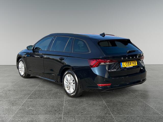 Skoda OCTAVIA Combi 1.0 TSI Sport Business | incl. 12 maanden garantie | Navigatie | Cruise | Virtual cockpit | DAB+ radio | Apple carplay | Lane assist | Zwarte hemel bekleding | Sportstoelen | LED koplampen | Sfeerverlichting |