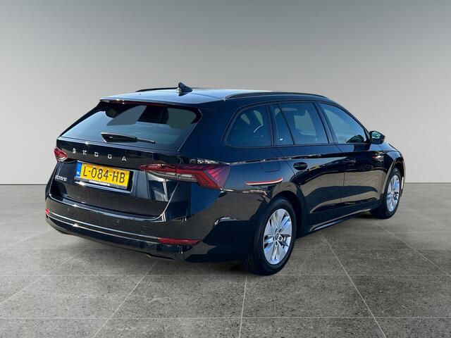 Skoda OCTAVIA Combi 1.0 TSI Sport Business | incl. 12 maanden garantie | Navigatie | Cruise | Virtual cockpit | DAB+ radio | Apple carplay | Lane assist | Zwarte hemel bekleding | Sportstoelen | LED koplampen | Sfeerverlichting |