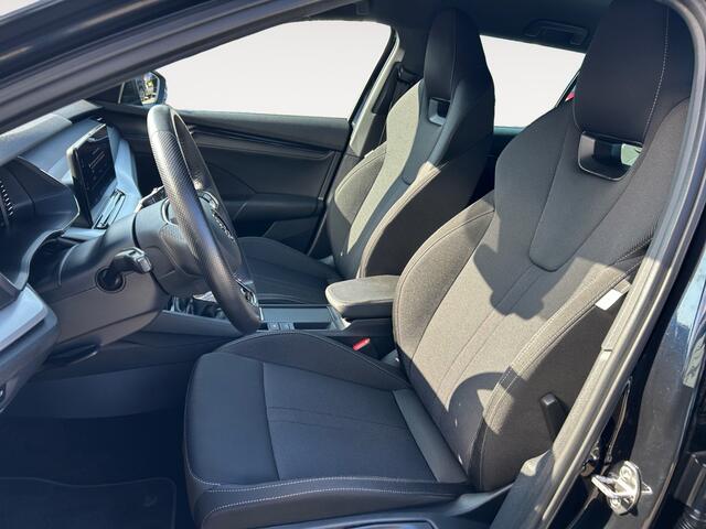 Skoda OCTAVIA Combi 1.0 TSI Sport Business | incl. 12 maanden garantie | Navigatie | Cruise | Virtual cockpit | DAB+ radio | Apple carplay | Lane assist | Zwarte hemel bekleding | Sportstoelen | LED koplampen | Sfeerverlichting |