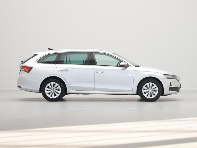Skoda OCTAVIA Combi 1.5 TSI MHEV Business Edition Navigatie Keyless Privacy Glas Lm Velgen Nieuw Model